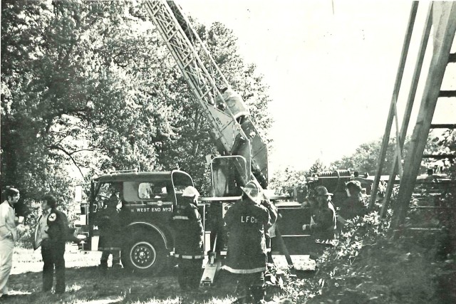 1976  - Ladder 43 at Thorndale Fire Training School